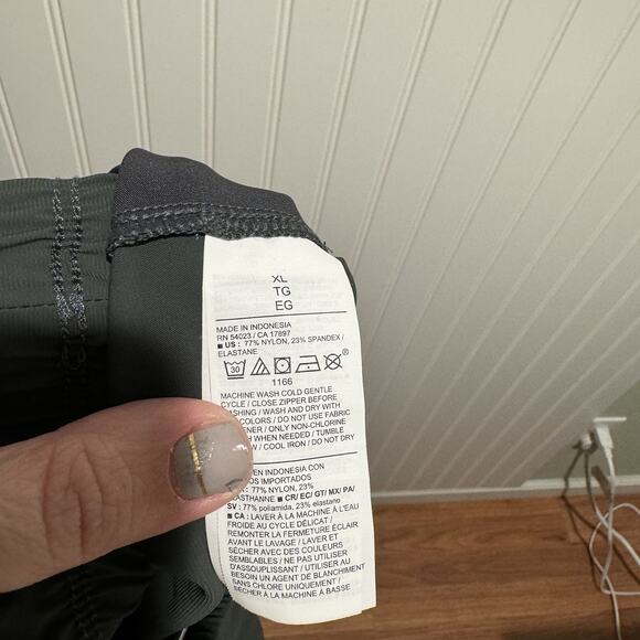 Old Navy Sleek Tech Cargo Pants Dark Ivy Zip Pockets Size XL - Picture 5 of 5